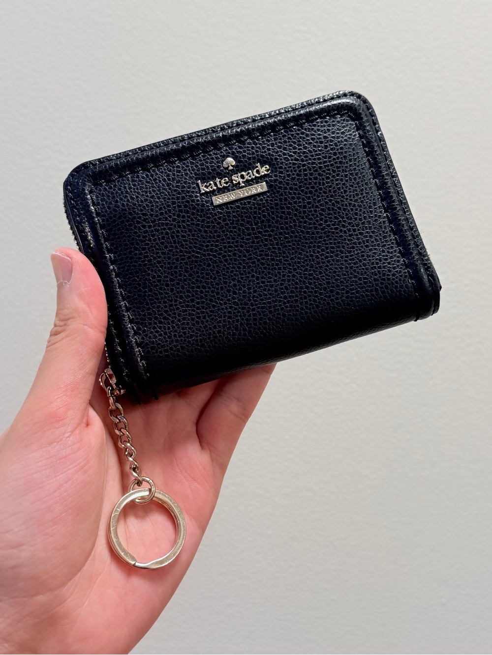 LIKE NEW Kate Spade Dani Patterson Drive Pebble Leather Zip Wallet Keychain